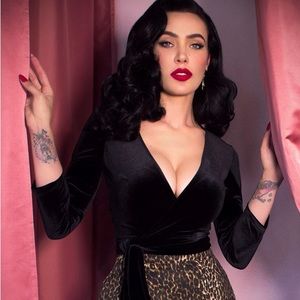 Vixen by Micheline Pitt Black Velvet Wrap Top NWOT Medium